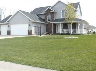 W5903 Sweet Clover Dr, APPLETON, WI 54915