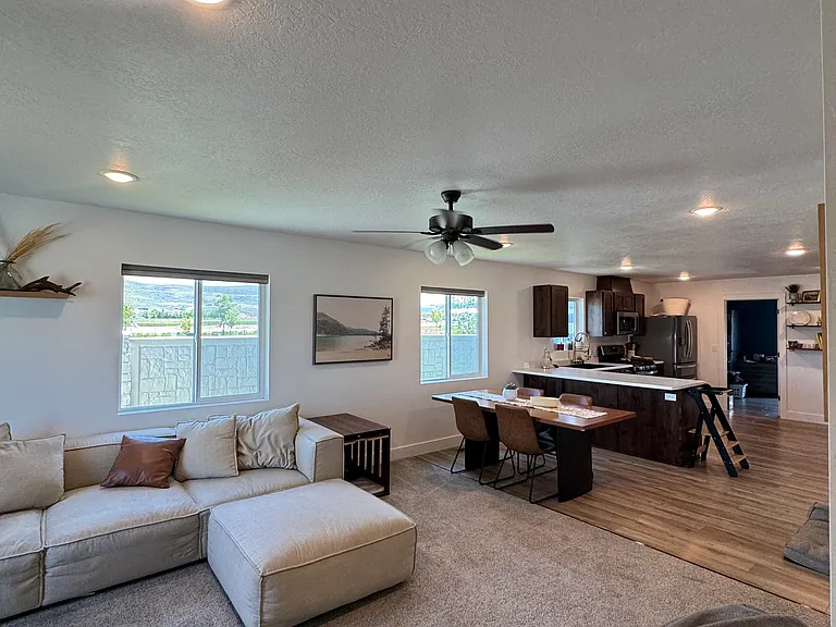 61 W Frontier Ln — Photo 3
