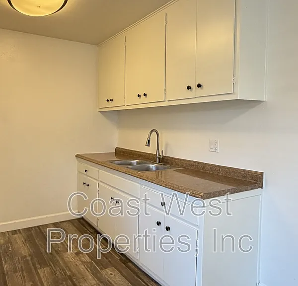 381 Oak Ave #5 — Photo 7
