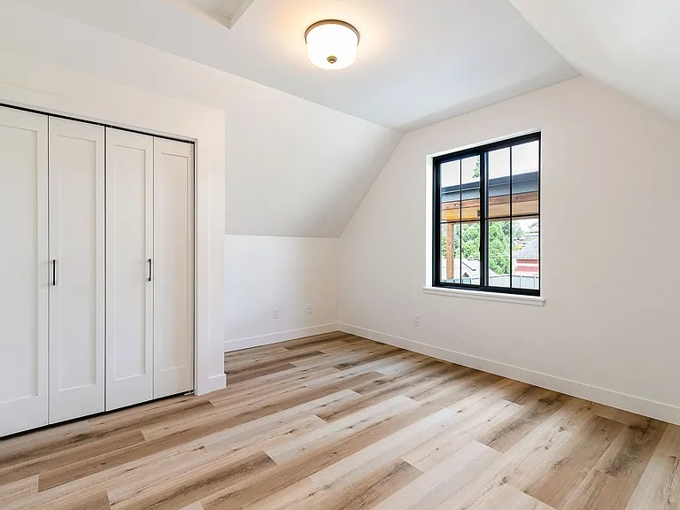 1615 Larrabee Ave — Photo 10