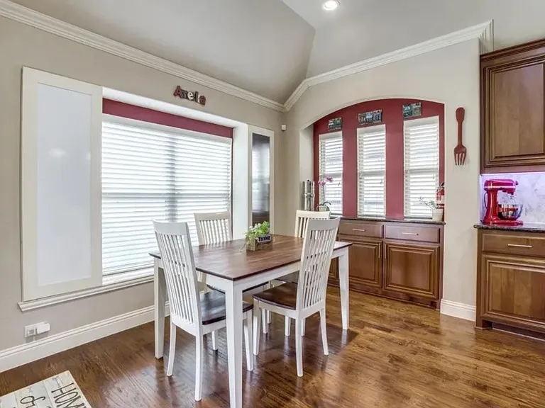 804 Longhorn Dr — Photo 5
