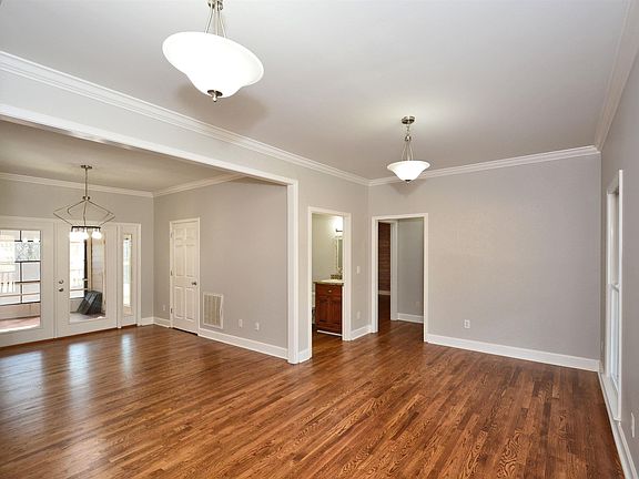 4th image of 4524 Park Ave