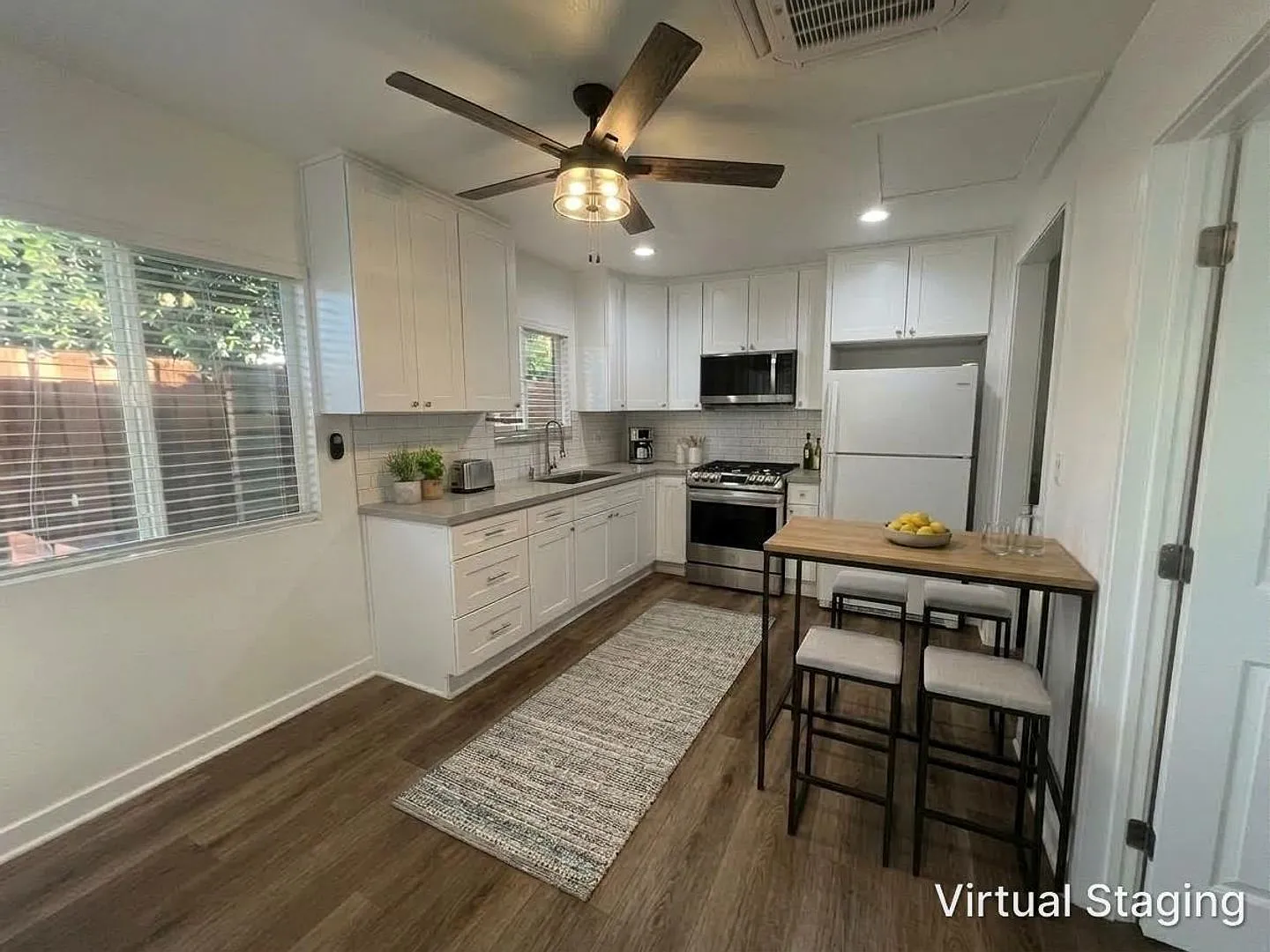 Charming, 1 Bedroom, 1 Bathroom (ADU) in Granada Hills! Ready for Move In! — Photo 3