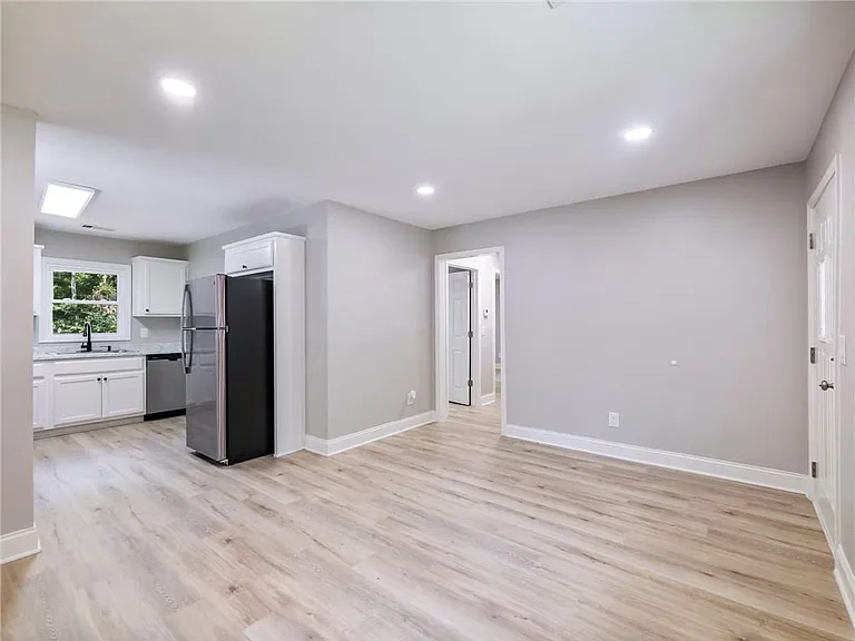 2862 Argyle Dr NW — Photo 4