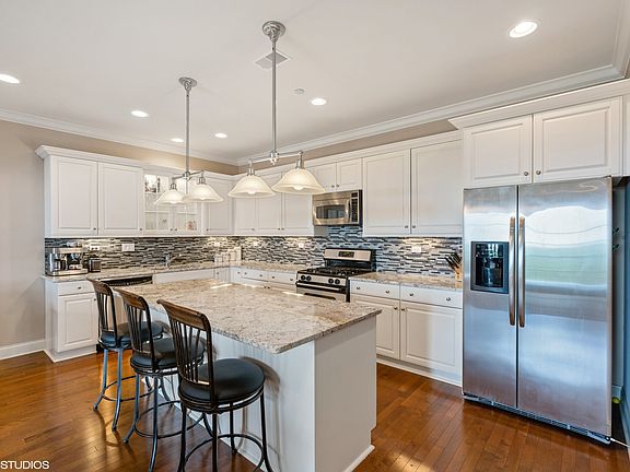 3rd image of 2811 N Bell Ave Unit 406