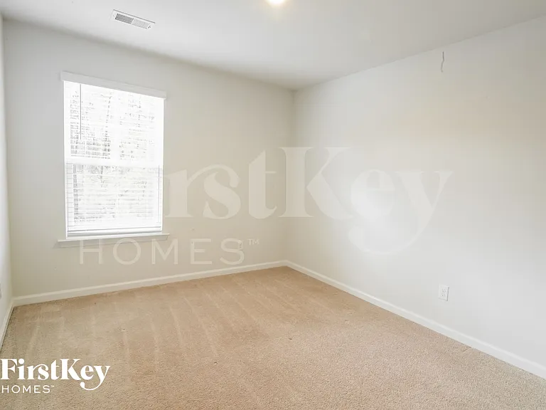 114 Whispering Wood Dr — Photo 11