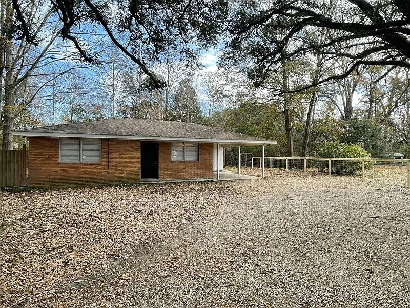 2 bed, 1.0 bath, 840 sqft, $1,200 — Photo 1
