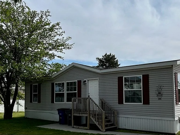 Reynolds Senior Village — Photo 37