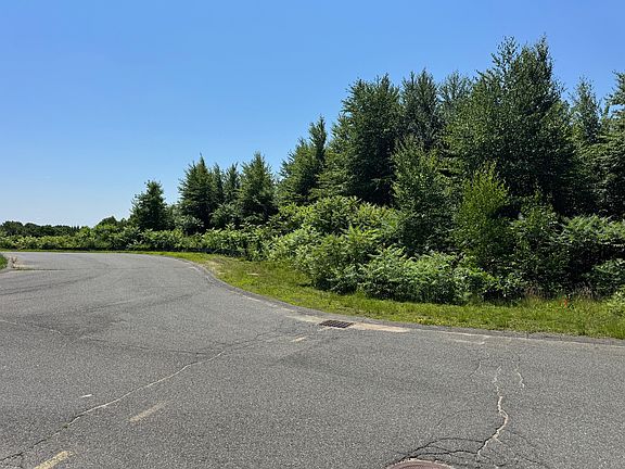 3rd image of 225-225 Spring Hill Rd #72