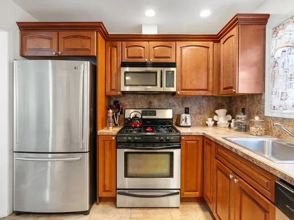 240 Alter Avenue image 9 of 40