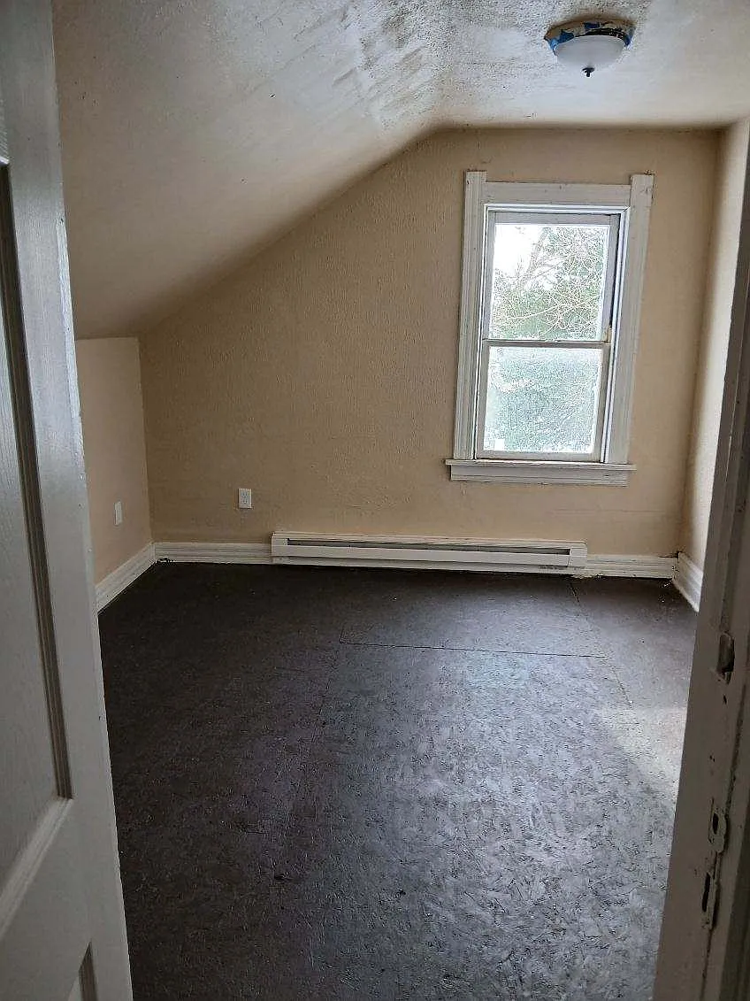 3 bed, 1000 sqft, $1,000 — Photo 2