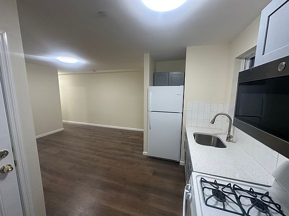 3rd image of 125 Brook St #2