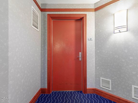 5th image of 241 Riverside Dr Unit 409