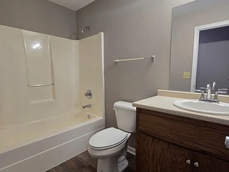 26-28 Sandcreek Dr NW — Photo 8