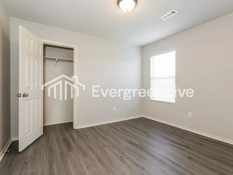 5504 Bundy Dr — Photo 9