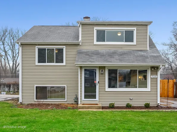 0S725 East St, Winfield, IL 60190