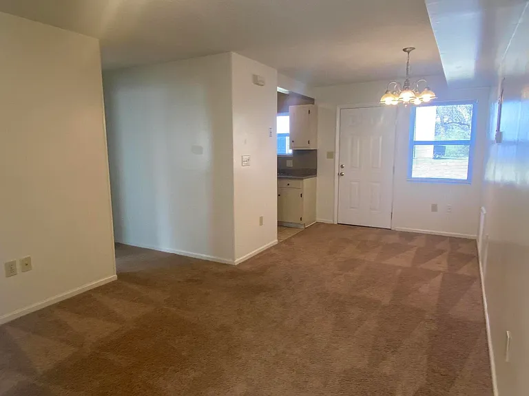 251 Cordell Cir — Photo 7