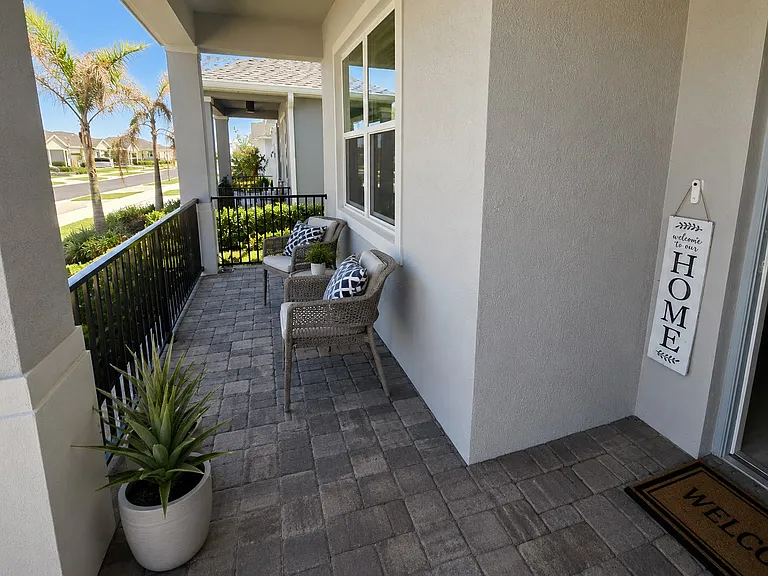 6345 NW Cloverdale Ave — Photo 2