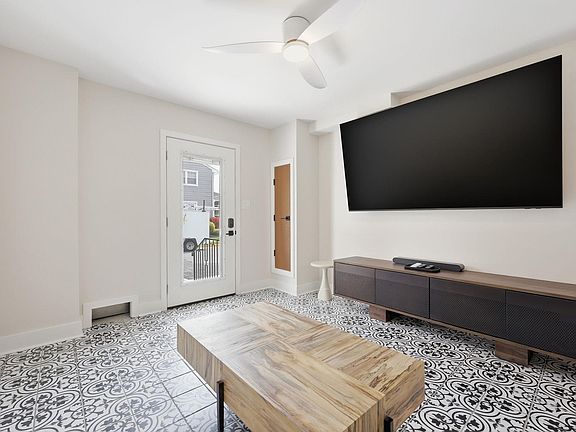 4th image of 100 N Monroe Ave #2