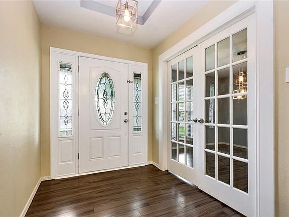 3rd image of 4610 Burdock Dr
