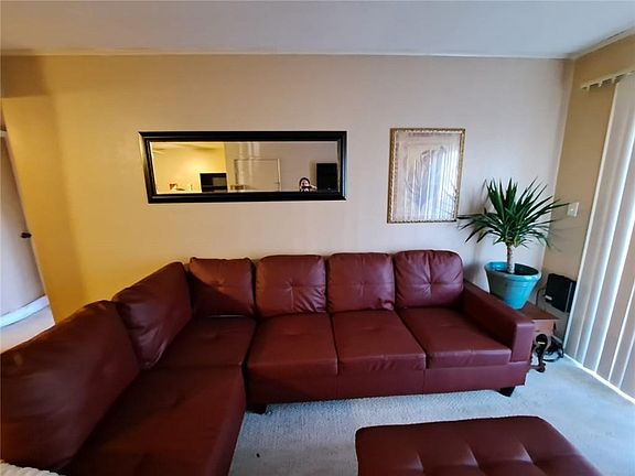 3rd image of 2811 Pembroke Ln