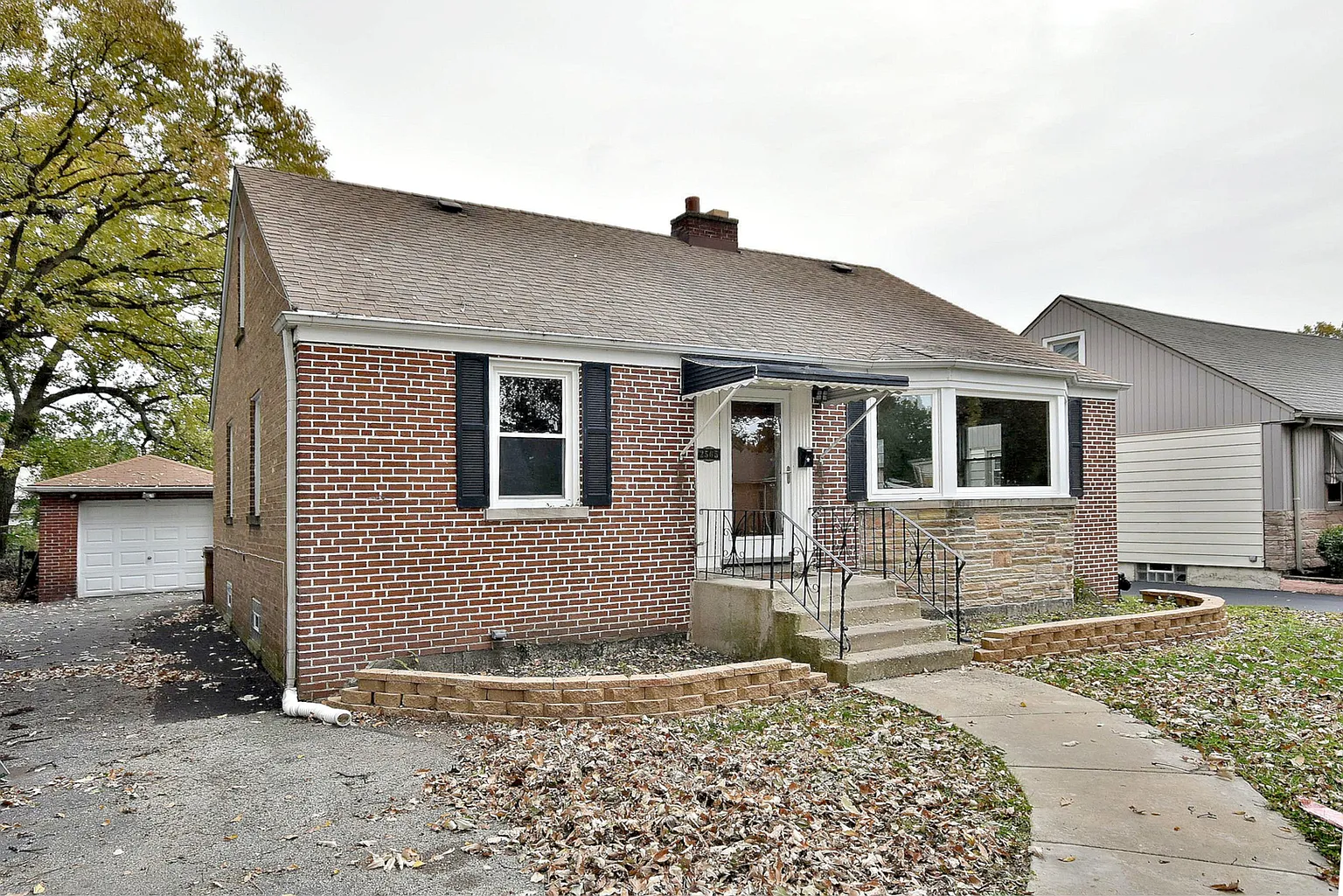 2565 Forest View Ave photo 1