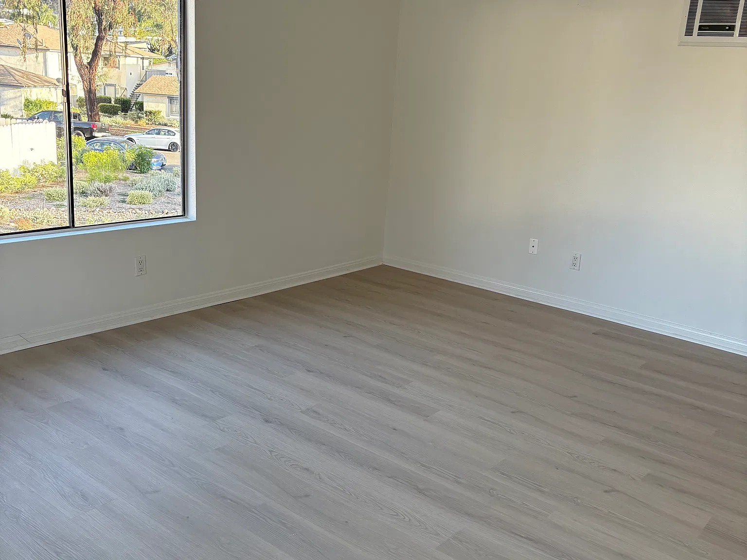 3 bed, 1110 sqft, $3,195 — Photo 4