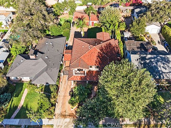 3rd image of 407 N Magnolia Ave