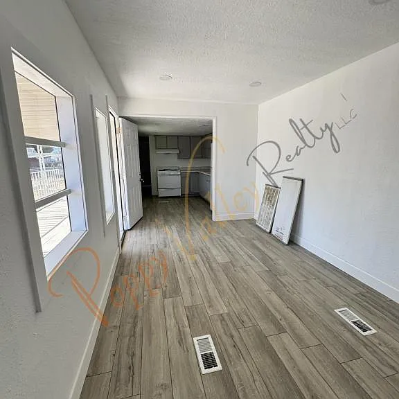1230 E Suffock Ave — Photo 4