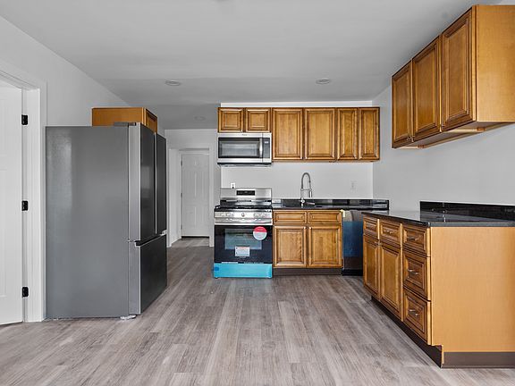 3rd image of 416 Oak Hill Ave #2