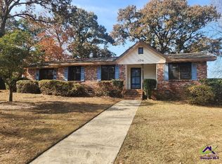 104 Oak Forest Ct, Warner Robins, GA 31088