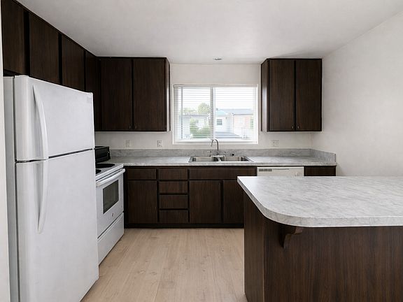 4th image of 2124 Hermosa Ave APT 2