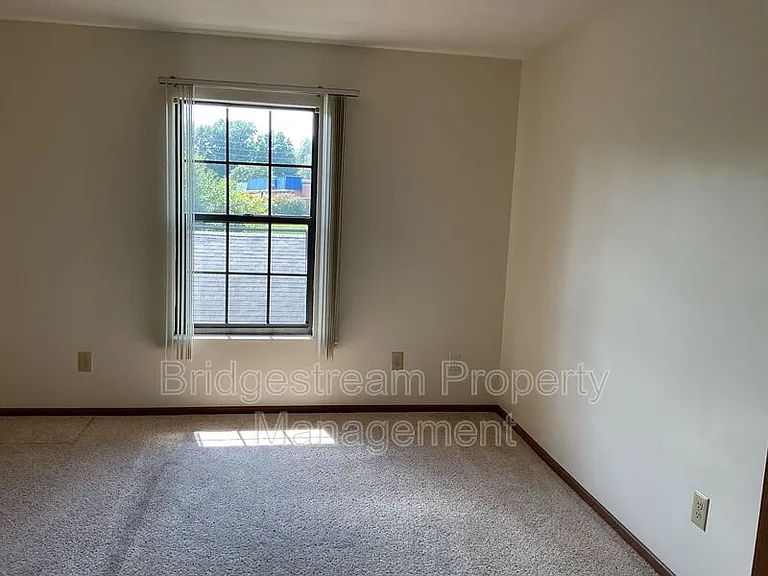 4579 Burchdale St — Photo 18