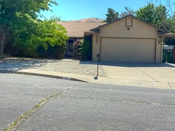 1820 Fairlie Ct, Sparks, NV 89434