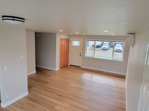 4th image of 218 Char St