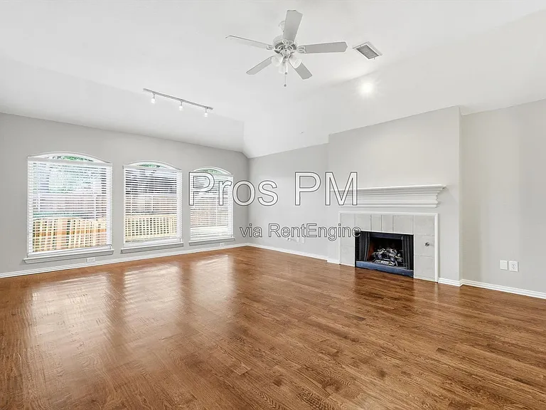 2921 Meadow Glen Dr — Photo 11