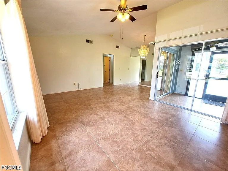 10525 Putnam Ct — Photo 11