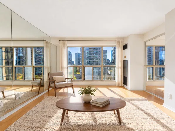 18 Hollywood Ave #805, Toronto, ON M2N 6P5