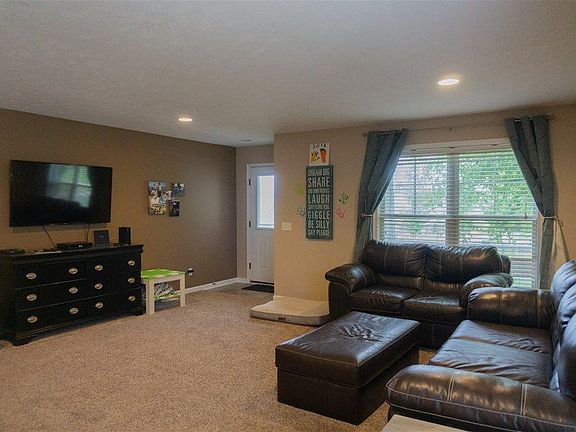 4th image of 3675 Andover Ln