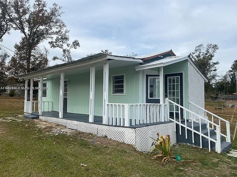 4132 Herring Ave