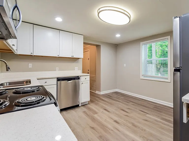 1175 McDaniel St SW — Photo 6
