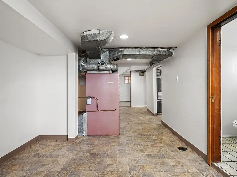 709 McKenzie Ave — Photo 24