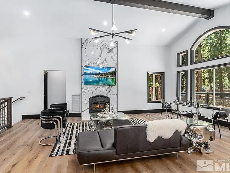331 Winding Way — Photo 2