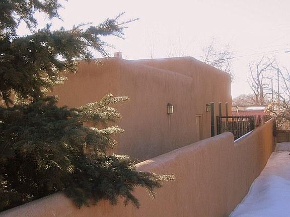 2nd image of 826 Calle Torreador #A