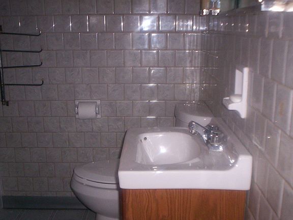 3rd image of 649 Della St