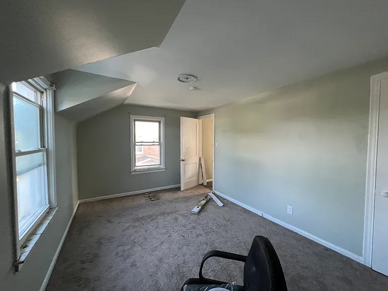 7637 Manor Ave — Photo 9