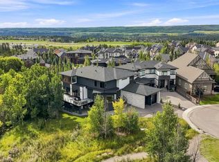 234 W Fortress Bay SW, Calgary, AB T3H 4H2