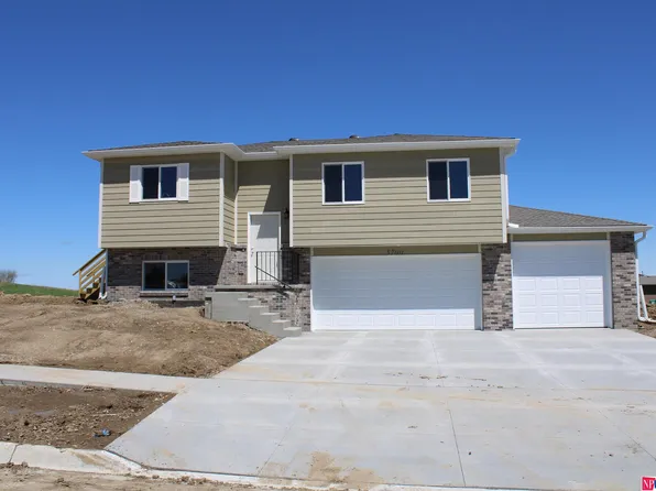 5700 W Redberry Ln, Lincoln, NE 68528