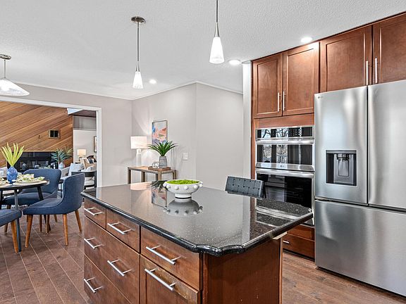 3rd image of 6981 Edgebrook Pl