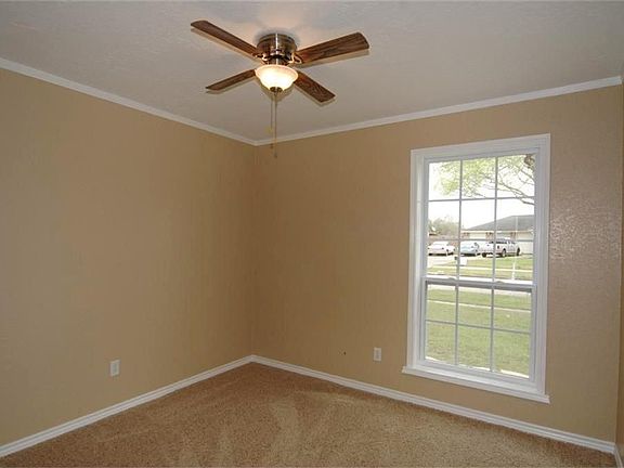 3rd image of 211 Greenshire Dr